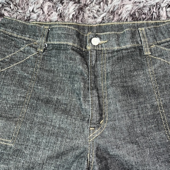Levi's Blue Jean Camp Shorts Pockets & Stretch Medium Wash Denim Misses Size 14 - Picture 2 of 8